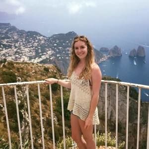 Meet your Posher, Caitlin